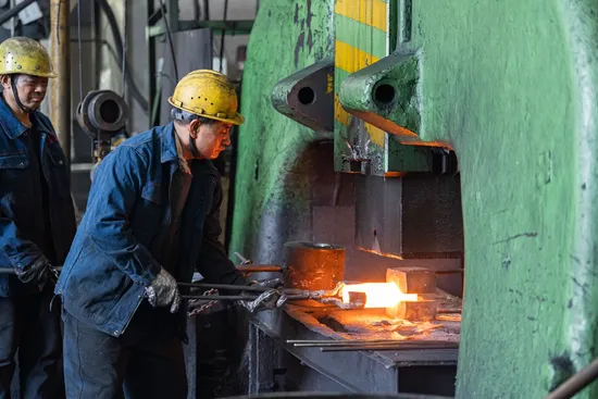 OEM-Warmschmiedeteile aus Kohlenstoffstahl, Aluminium und Titan, Bearbeitungsschmiedeteile für Autoteile/Motorradteile